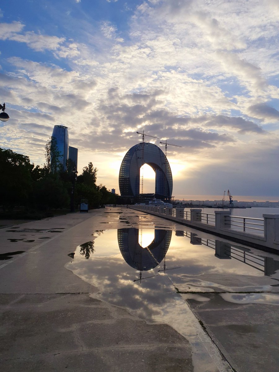 globalimpacter's tweet photo. Beautiful #Baku at #sunrise 

#Azerbaijan #moments https://t.co/LeCPs35bdv