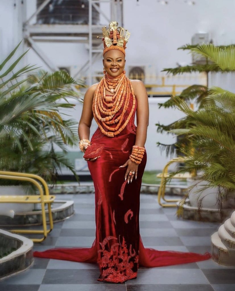 closetswitch_wn's tweet image. Simple facts about Nigerian #Edo Female Attire... It&apos;s one of the most exquisite Attire that can turn you from just being a woman to a goddess.
Every detail, every beed, every smile, every frown, any expression is good to go with that Dress.

#cswn #EdoFemaleAttire