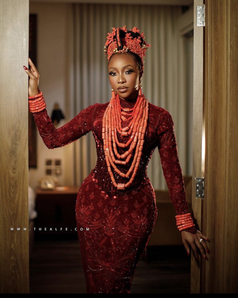 closetswitch_wn's tweet image. Simple facts about Nigerian #Edo Female Attire... It&apos;s one of the most exquisite Attire that can turn you from just being a woman to a goddess.
Every detail, every beed, every smile, every frown, any expression is good to go with that Dress.

#cswn #EdoFemaleAttire