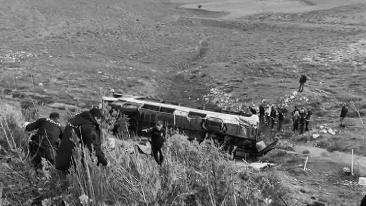 AK PARTİ GENÇLİK KOLLARI PROĞRAM DÖNÜŞÜ ADANA-KONYA YOLUNDA OTOBÜSÜN DEVRİLMESİYLE OLUŞAN KAZADA HAYATLARINI KAYBEDEN GENÇ KARDEŞLERİMİZE ALLAHTAN RAHMET YARALILARA ACİL ŞİFALAR DİLİYORUM.