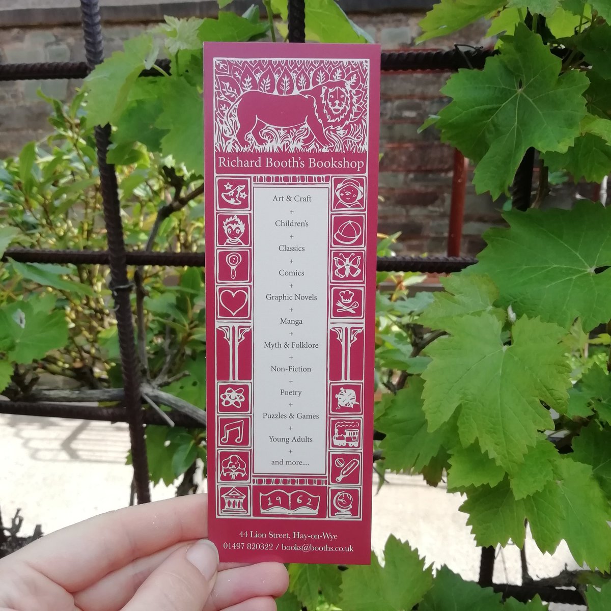 A commission for a Children's Bookmark, completed! 🦁