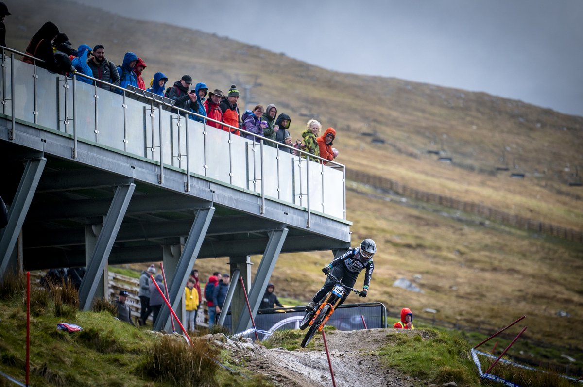 🔊 IT'S RACE DAY! 🔊 Today's the day we watch the best riders in the world battle it out.

It's great having fans back here at the Fort but if you couldn't make it in person, you can watch the Elite Finals live on Red Bull TV: redbull.com/gb-en/events/u…

📸 Charne Hawkes Photography