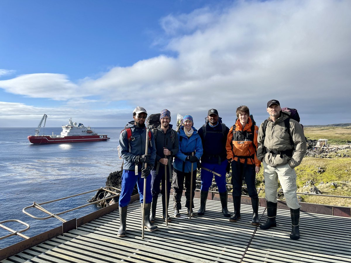 David W. Hedding tweet media