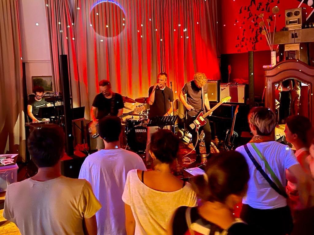 Bel gig a La Fabbrica di Losone. Grazie Igor per l'accoglienza e grazie Under Changeover per aver aperto la serata con dell'ottima electro. 
#indie #shoegaze #postrock 
⁦<a href="/GionaMattei/">Giona Mattei</a>⁩ ⁦<a href="/FlavioCalaon/">Flavio Calaon</a>⁩ ⁦<a href="/dloringett/">Dimitri Loringett</a>⁩