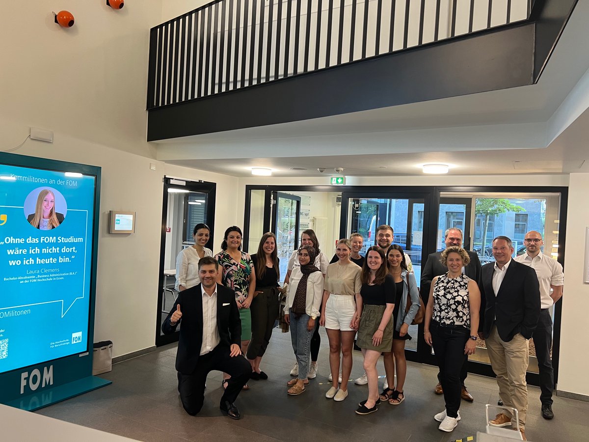 HCEconomist's tweet photo. Thanks for a great event last week at @FOMHochschule to the guest lecturers from @BAHNBKK. Your presentations regarding for example #prevention and innovative (#reimbursement) pathways were very well received. Amazing to get together again like this face to face! #FOMHochschule https://t.co/XOnilX4ueW