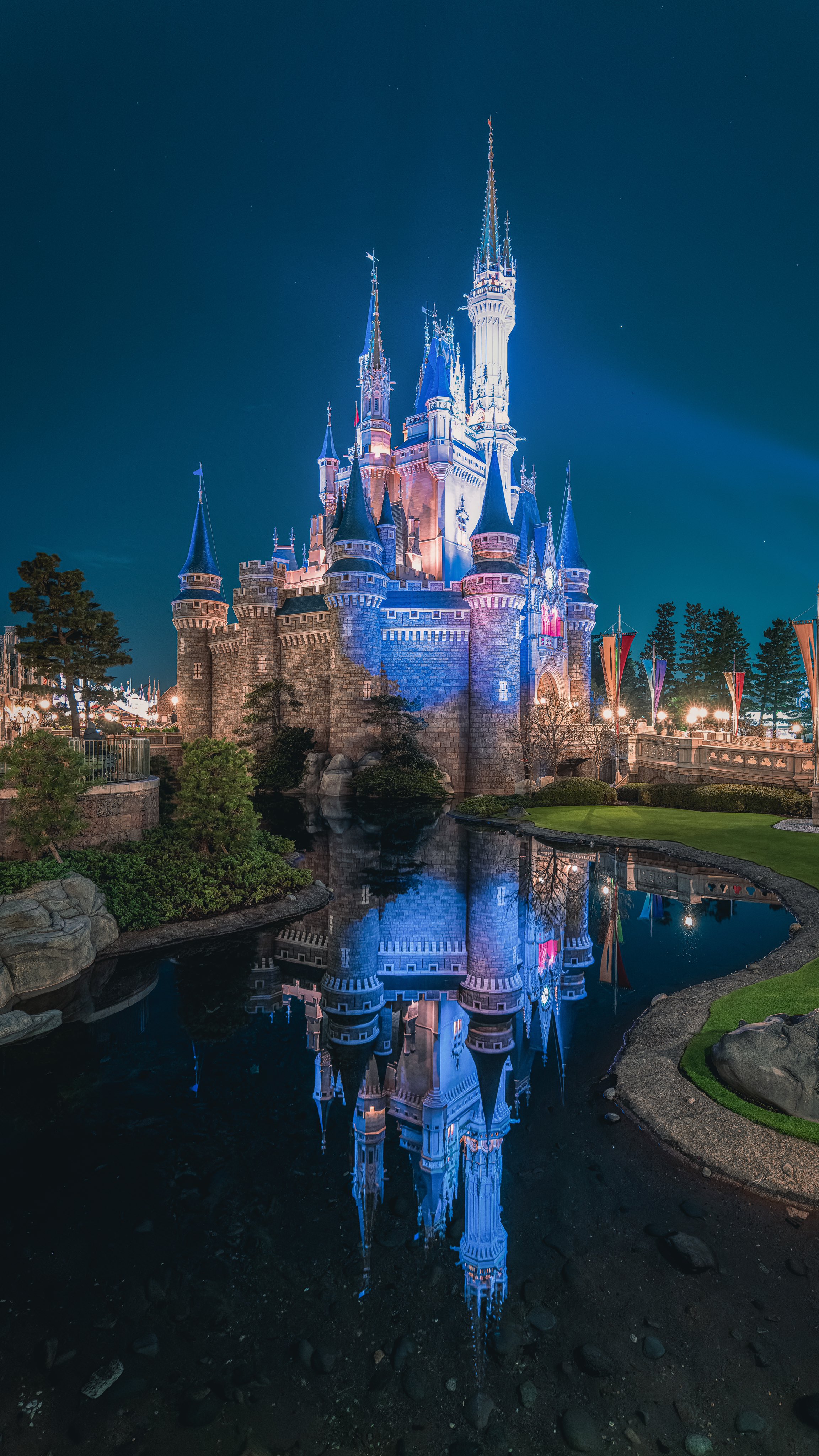 Kimi Disney Photo スマホの待ち受けサイズに切り取った 夜のディズニーリゾートのシンボル T Co D2m1wcu3h8 Twitter