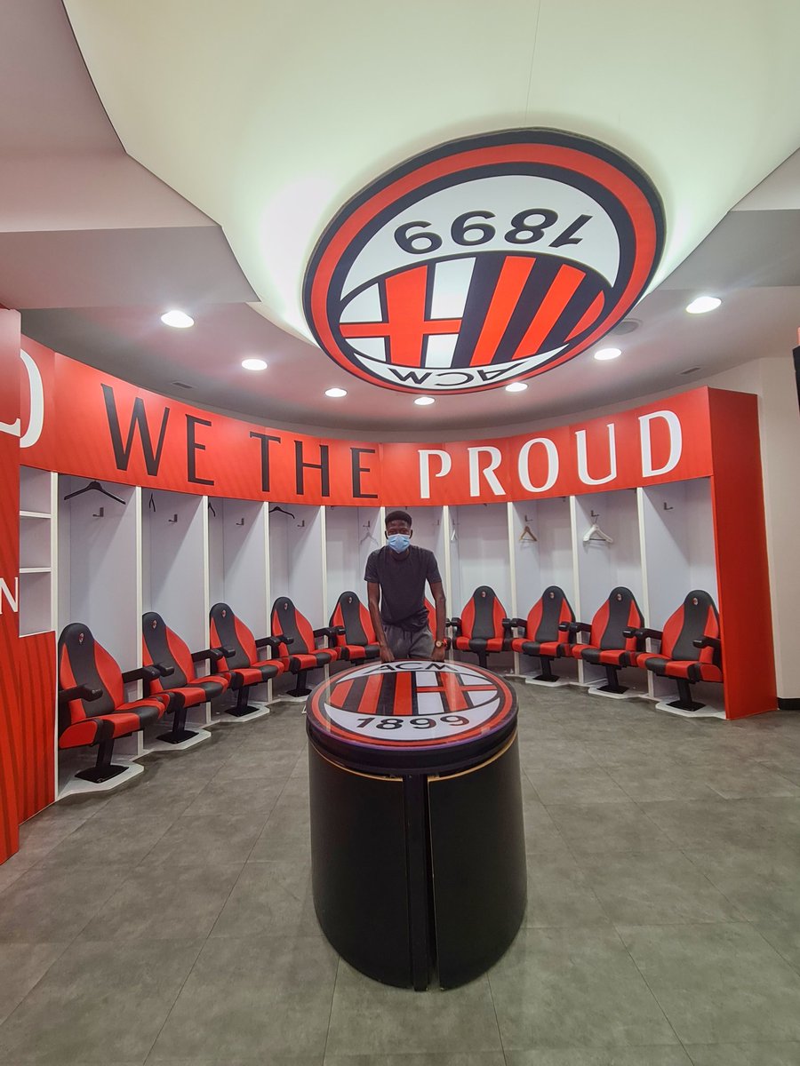 DBJ_gh's tweet photo. Who wins the SCUDETTO  tonight?🏆 🇮🇹  🔴⚪️🔵⚫️ #Milan #dbjempire https://t.co/UaaTyCVwO5