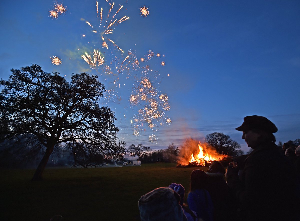 HHHSoc's tweet image. Less than a week to go until this community workshop making Houses of Light for the #PlatinumJubilee Beacon at Scrivelsby! Book your free place now via jubilee@horncastlejbc.info #LetsCreate @SirJosephBanks @DifferentL @ace_midlands #LincsConnect