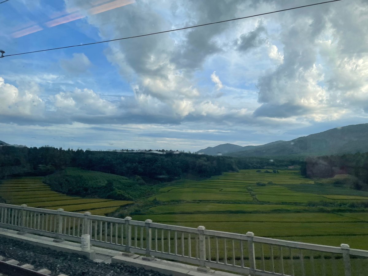 BabyCindy221's tweet photo. Next stop "Weekend" stop! Passengers, please get off the bus, pack up your emotions https://t.co/zNJOoJs9Ac