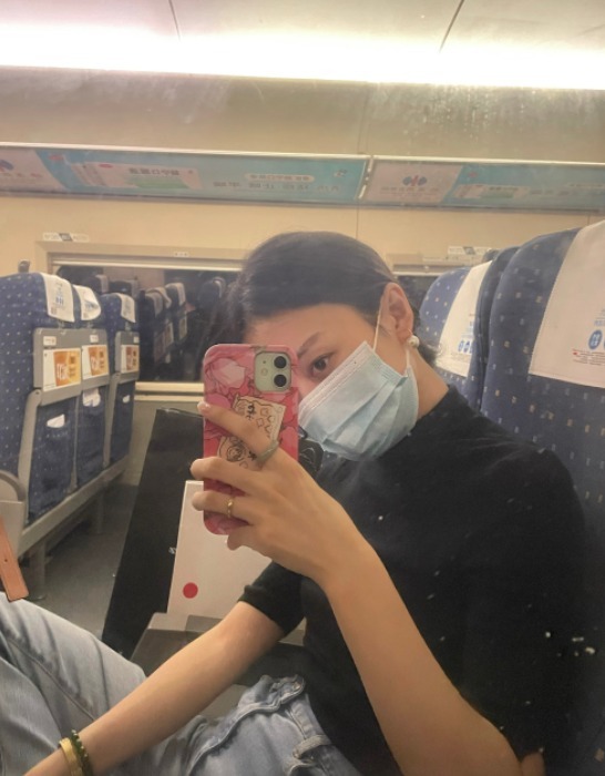 BabyCindy221's tweet photo. Next stop "Weekend" stop! Passengers, please get off the bus, pack up your emotions https://t.co/zNJOoJs9Ac