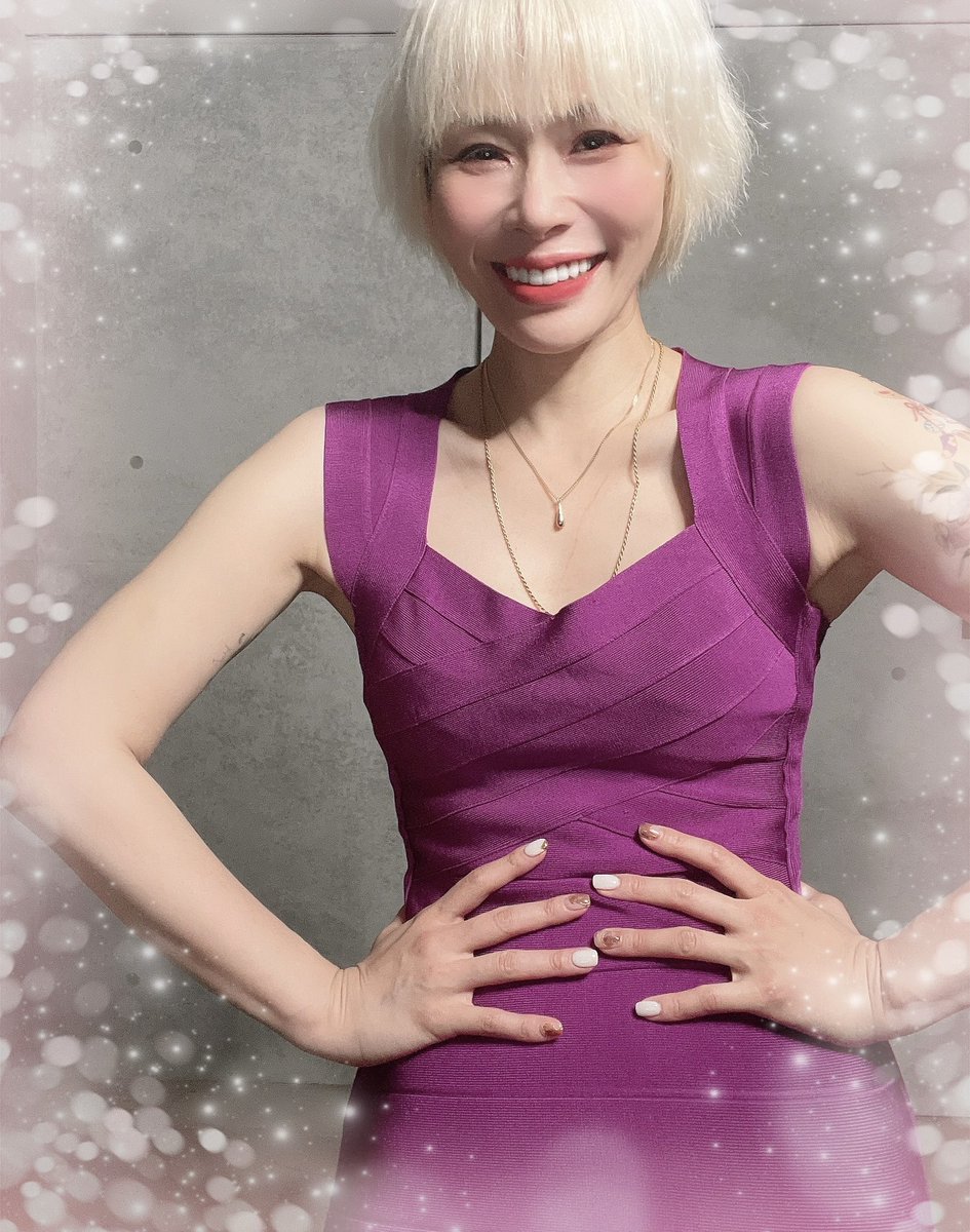 joycelovstyling's tweet photo. 謝謝我的營養師，她教我
性感從來不是露多少奶
性感是將女性最美好的感受呈現給大家
因為有她，我可以好好吃飯
健康的享瘦且看起來越來越年輕？！
可以穿上這逼死人的繃帶洋裝
展現自己美好的曲線
但重點不是在於減肥
而是女人啊，我們都要好好愛自己
#120天定義自己 #性感女人 #感性女人 #好好愛自己 https://t.co/zzCu0ZdlKz