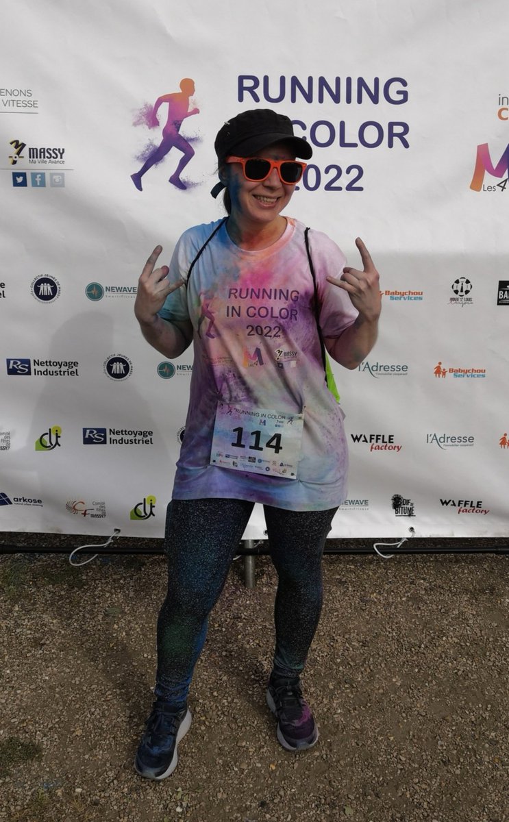 MaliciaRoseNoir's tweet photo. Ce matin c'était la #Runningincolor de #massy !
10 km dans un petit parc très agréable avec un jeter de couleurs tous les kilomètres !
J'ai mal partout mais ça valait le coup ! https://t.co/qZsLLr1FUE