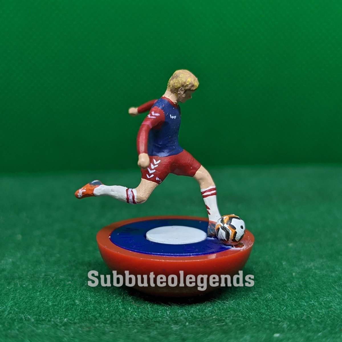 subbuteolegends's tweet image. Another @astonfootballcl under9's player: 
Pip, top scorer and in the winning team of the Bloxam Football tournament - Legend 🙌.
#Subbuteolegends #Subbuteo #AstonFC #Handmade #Hobby