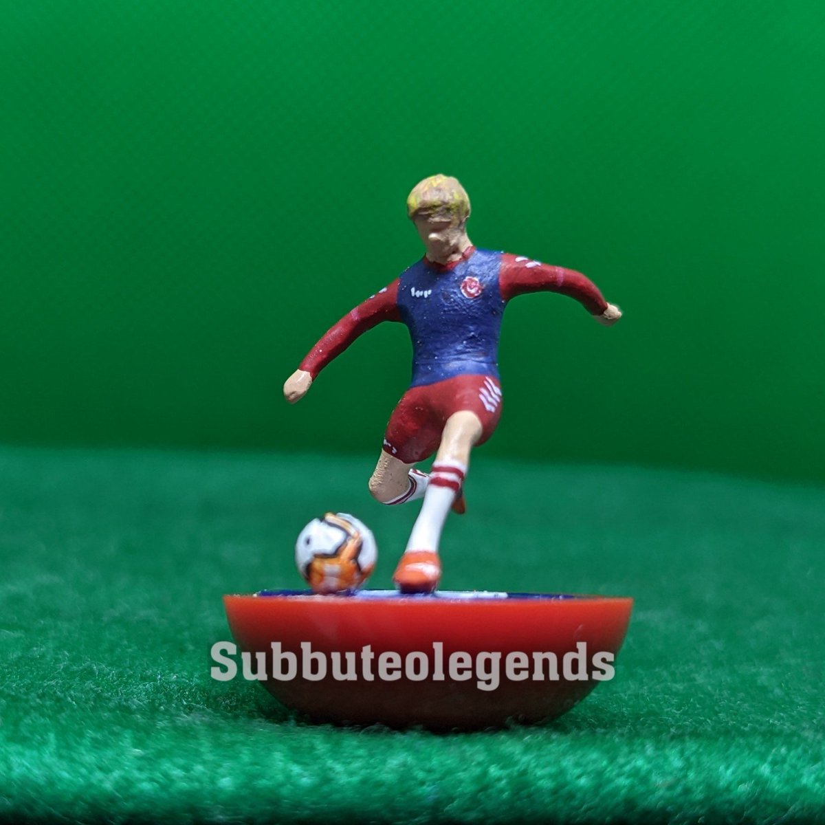 subbuteolegends's tweet image. Another @astonfootballcl under9's player: 
Pip, top scorer and in the winning team of the Bloxam Football tournament - Legend 🙌.
#Subbuteolegends #Subbuteo #AstonFC #Handmade #Hobby