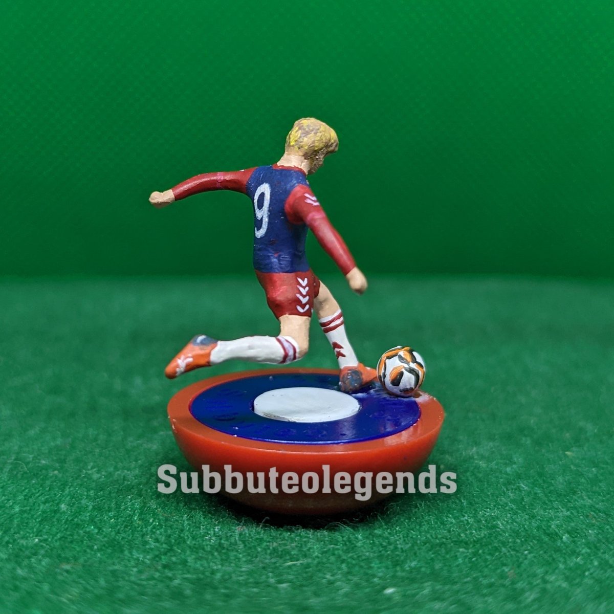 subbuteolegends's tweet image. Another @astonfootballcl under9's player: 
Pip, top scorer and in the winning team of the Bloxam Football tournament - Legend 🙌.
#Subbuteolegends #Subbuteo #AstonFC #Handmade #Hobby