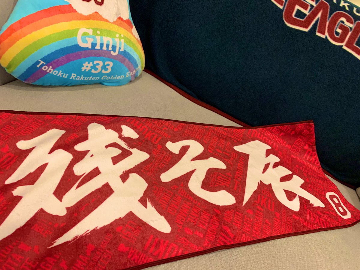 Ka2525Shima's tweet photo. 1回の守備の際、残そ辰タオルを掲げる外野席のファンに帽子を取ってお辞儀をする辰己選手の姿がとても印象的でした！

火曜日からいよいよ交流戦！
チームの状況がどんな時でも応援し続けます！📣📣
頑張れイーグルス！！ https://t.co/SqqCn8Ruml