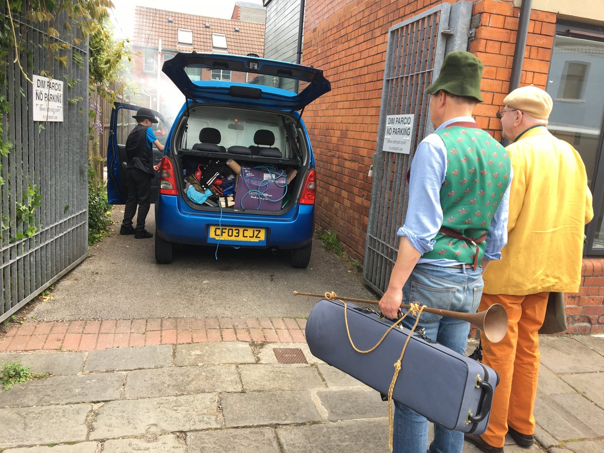 Meggyf's tweet image. Terrific event ⁦@OrielCanfas⁩ yesterday for #selfhelpisland with Ivor Davies, Rich Parry ⁦⁦@mainchrisglynn⁩ ⁦@lucapaci⁩ ⁦@Coleridge2016⁩ 

chrisglynn.net/selfhelpshow