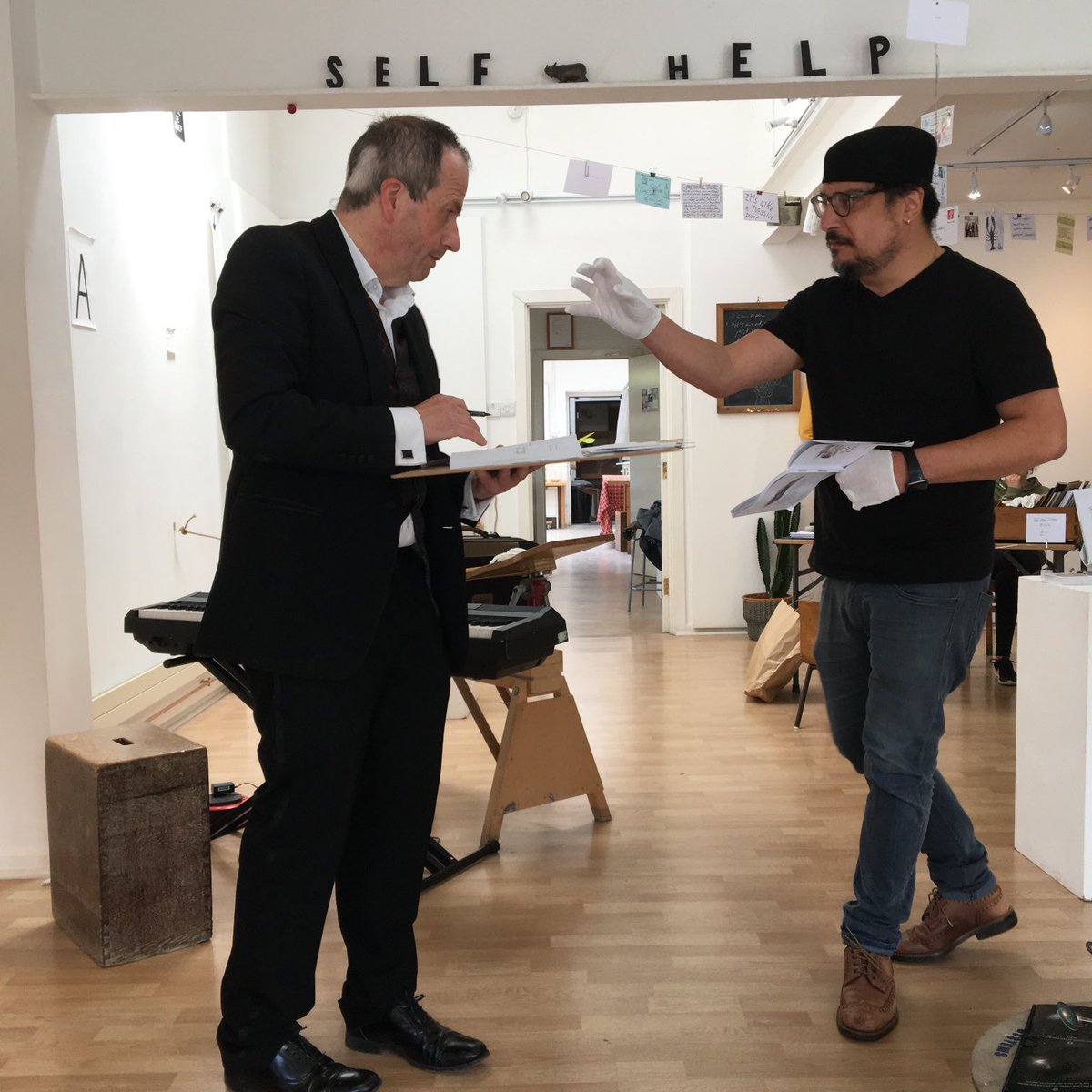 Meggyf's tweet image. Terrific event ⁦@OrielCanfas⁩ yesterday for #selfhelpisland with Ivor Davies, Rich Parry ⁦⁦@mainchrisglynn⁩ ⁦@lucapaci⁩ ⁦@Coleridge2016⁩ 

chrisglynn.net/selfhelpshow