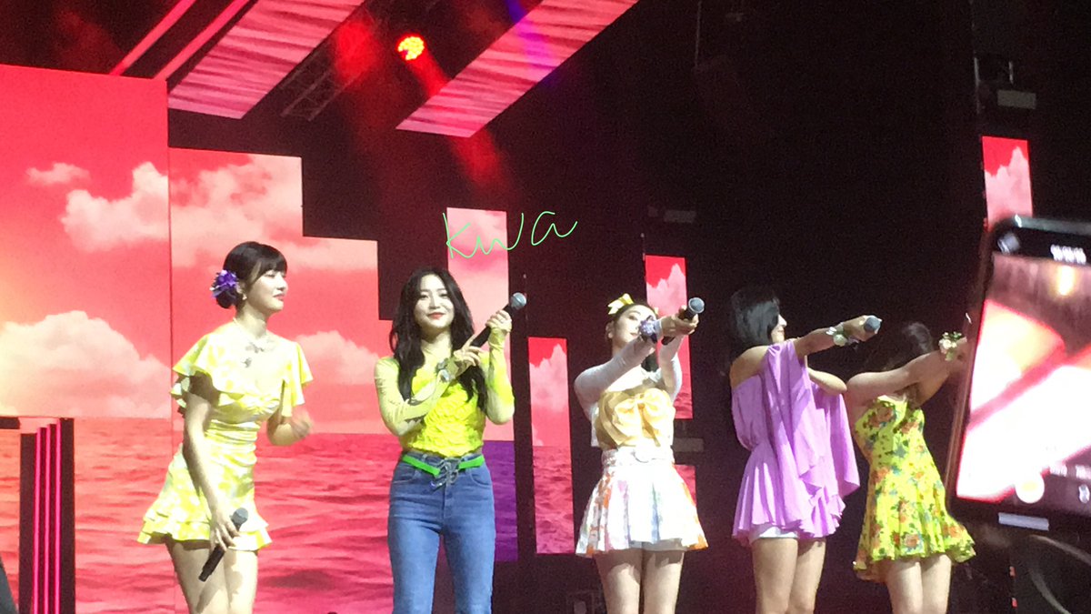 kiwiangiee's tweet image. #HelloSunset  💗 💛 💙 💚 💜🥺🥺

#RedVelvet #레드벨벳 #AllobankFestival2022 #Irene #Seulgi #Wendy #Joy #Yeri