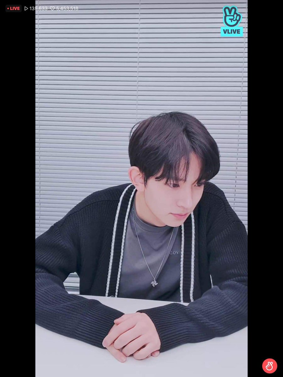 moonlaux_'s tweet photo. My boyfriend wants us to watch heeseung's live😭😭😭😭😭 https://t.co/O3rcpHe8ti