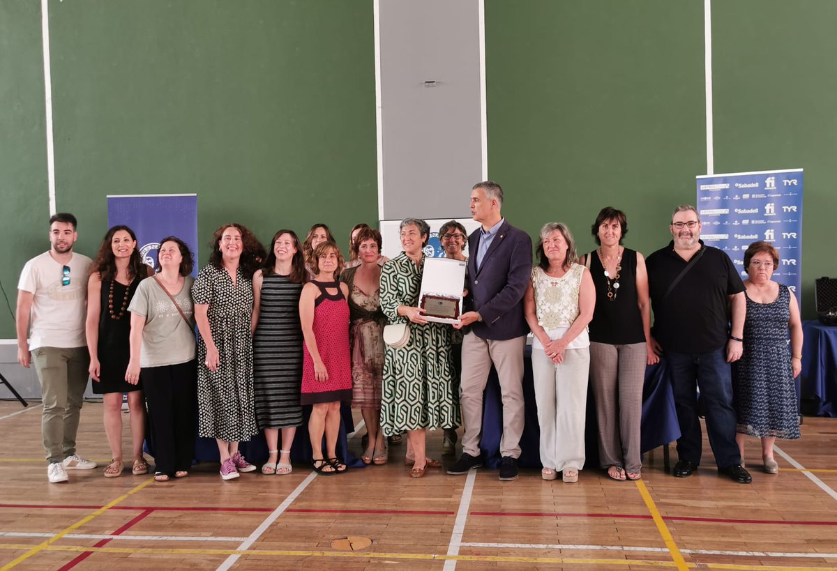 albertgranero's tweet photo. El Club Natació Sabadell otorga als Professionals d'Infermeria de Sabadell el Premi a la Mil·lor tasca social 2021 en reconeixement a la professionalitat, dedicació, esforç i humanitat en la pandèmia i en el treball diari. @parctauli @InfermeriaTauli @mireiafeu  @infermerescat https://t.co/Q8oN7ZDDCX