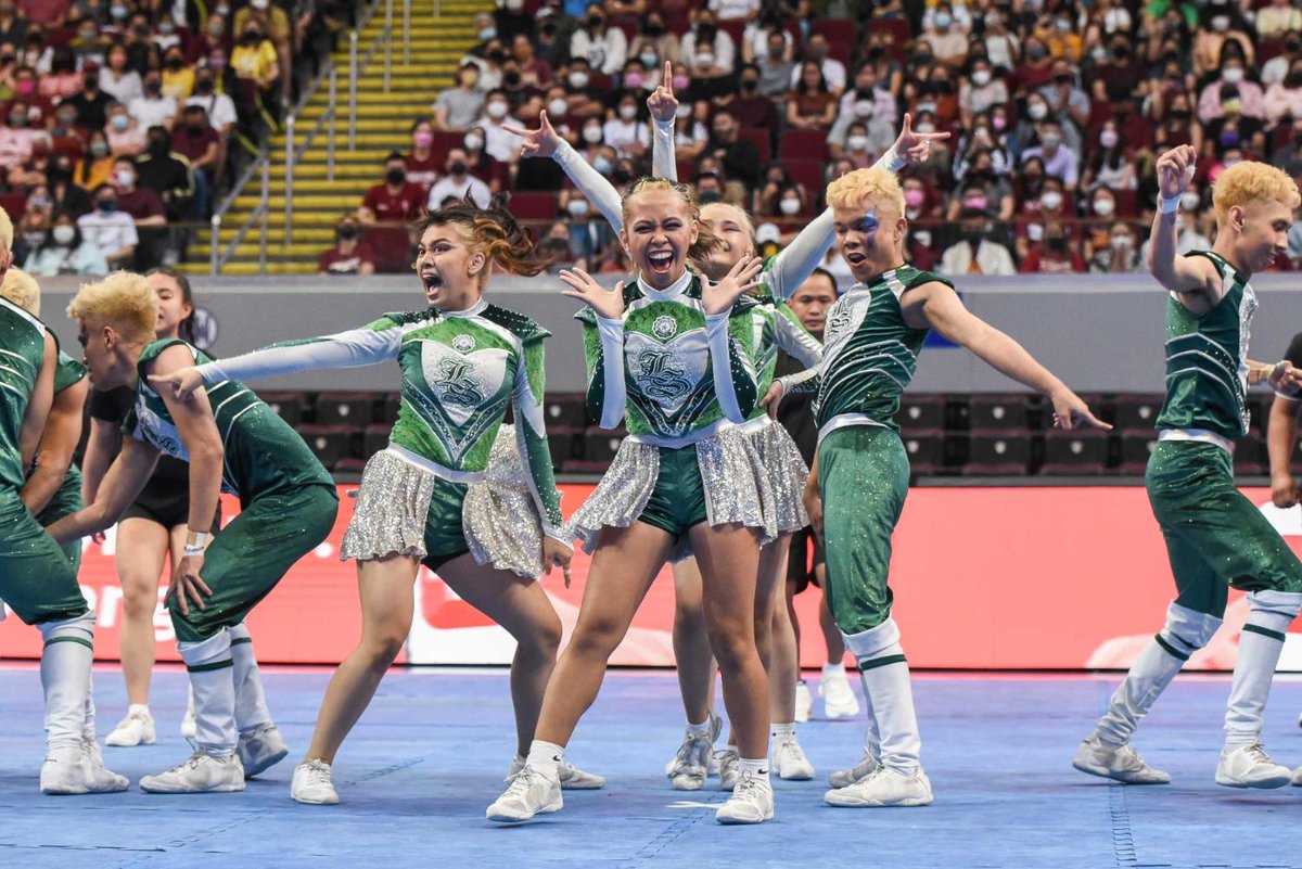 rapplerdotcom's tweet photo. #AnimoGoesGaga! 

La Salle fans go gaga for the DLSU Animo Squad's Lady Gaga-inspired performance!

Photos by UAAP Season 84 Media Team #UAAPCDC2022 #UAAPCDC #UAAPSeason84 https://t.co/xkWYbXkLQ3