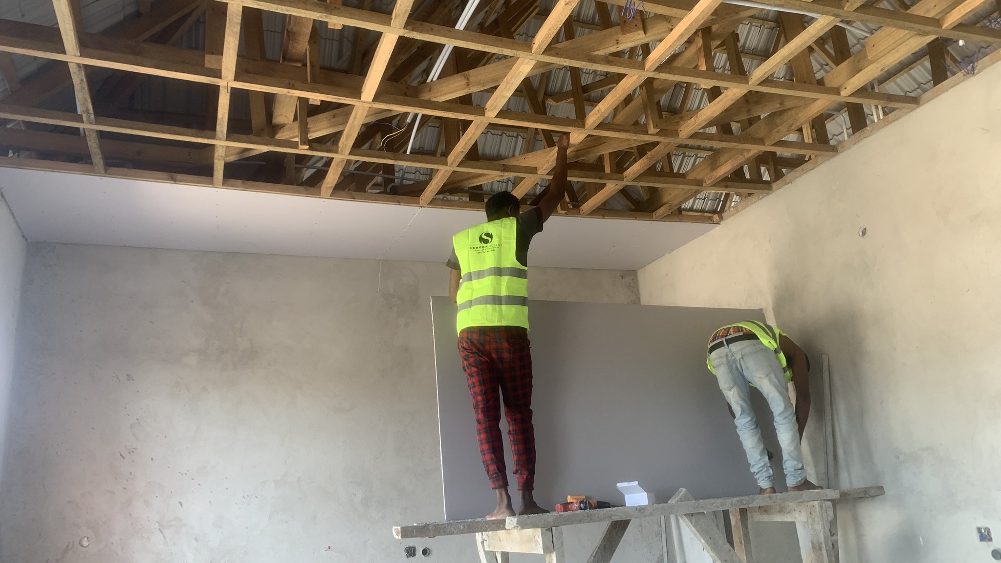 Sedec Builders ltd on X: Mapambano yameanza hapa Gypsum design