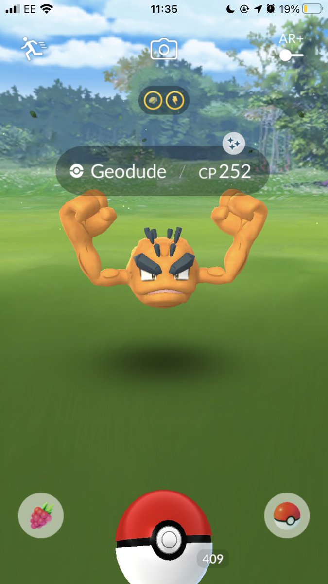 Thomashodg4's tweet photo. couple new shinies #Pokemon https://t.co/P5XWBwir84
