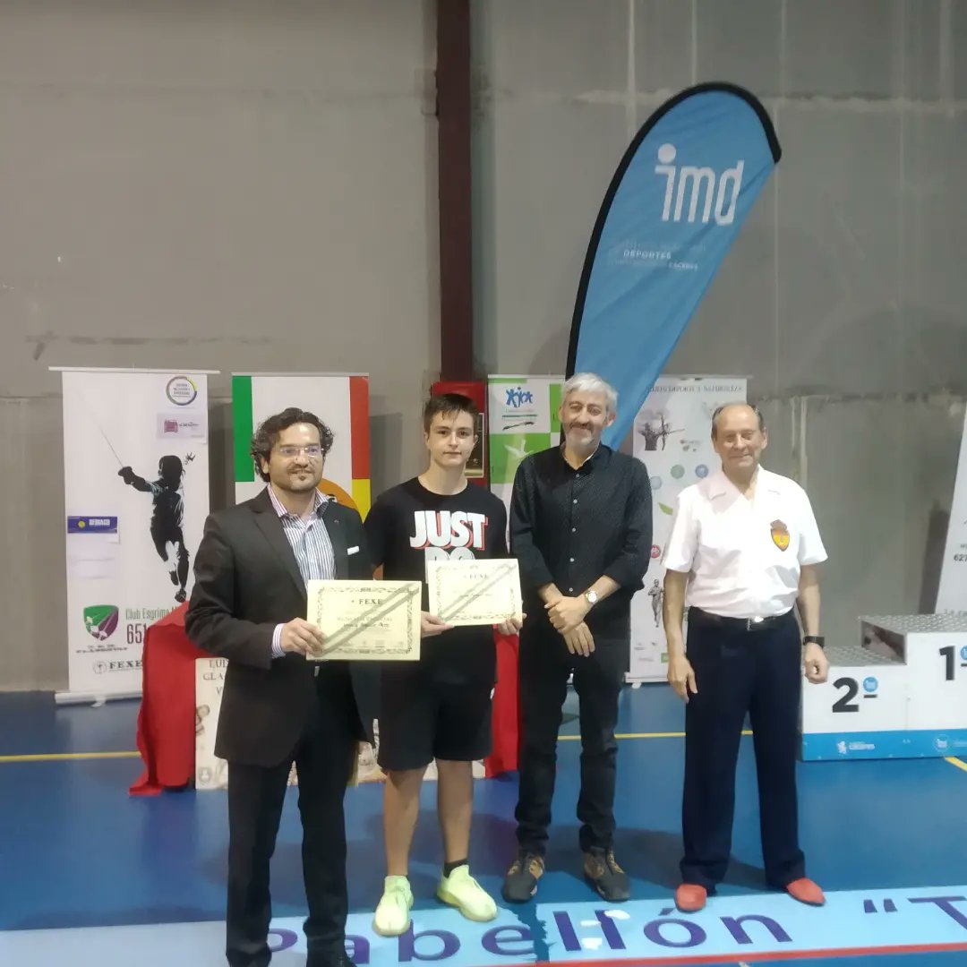 Nuestro tiradores han subido al cajón en el Campeonato de Extremadura Tercera en posición para Rocío, subcampeón para <a href="/samuelmargar/">SAMUEL MARQUEZ</a> y mejor M20 para Héctor. Gracias a la colaboración de <a href="/elmilagrito_/">El Milagrito</a> Sediaco,La Ferretera Extremeña y a la concejalía de deportes de Plasencia