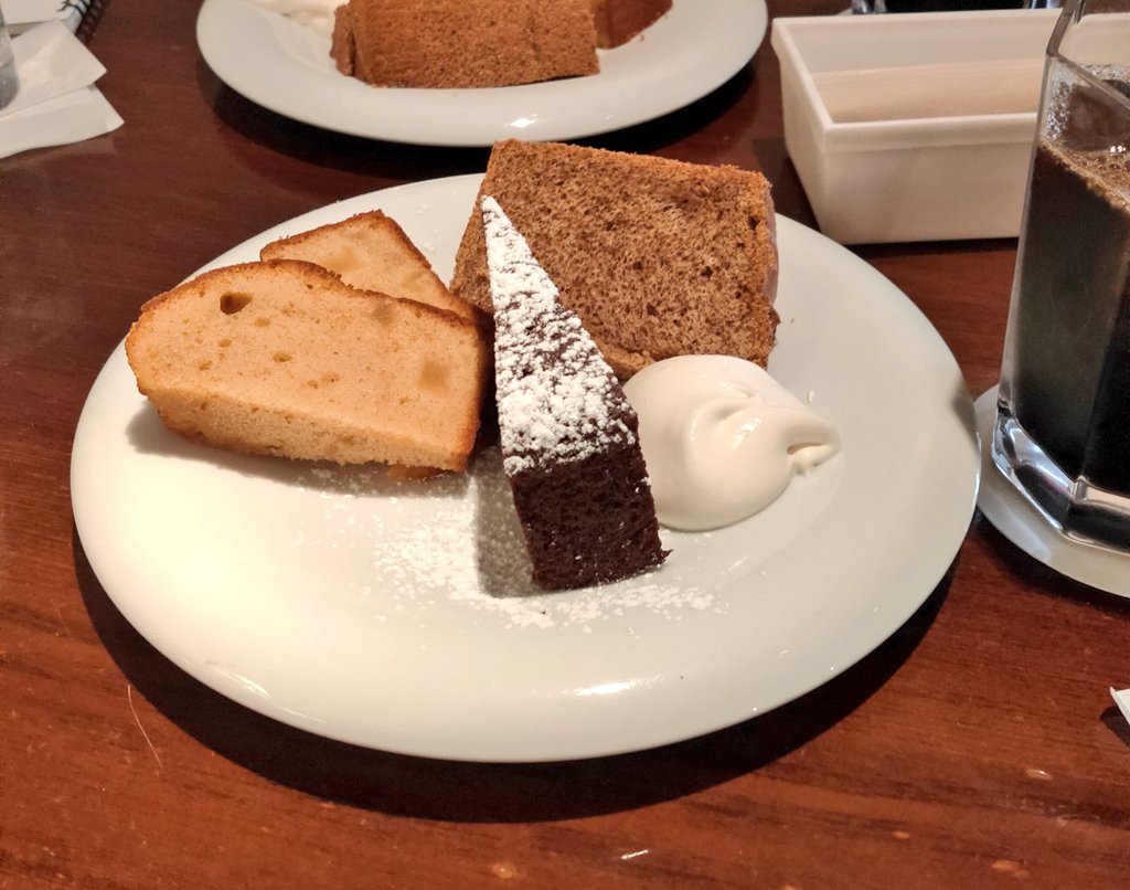 二次の方の友達のBENさんとお茶してきました!🥳
めちゃくちゃ楽しかったしケーキもコーヒーも美味しかったし久々に推しを描いた…!🙏 