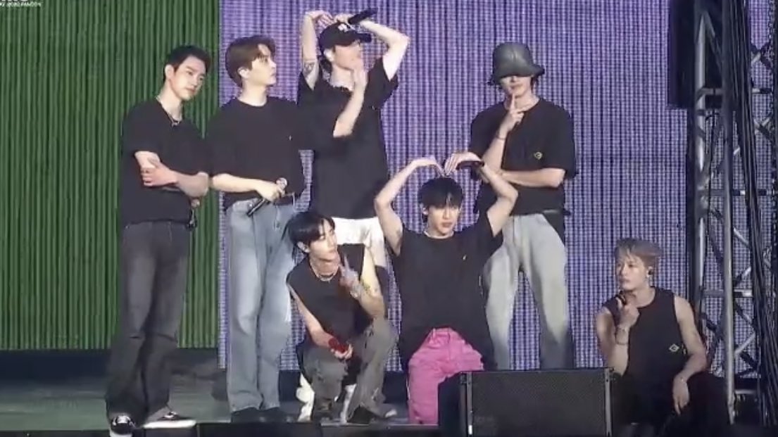 jayblooks's tweet photo. got7 is our home https://t.co/CezpuvtJT8