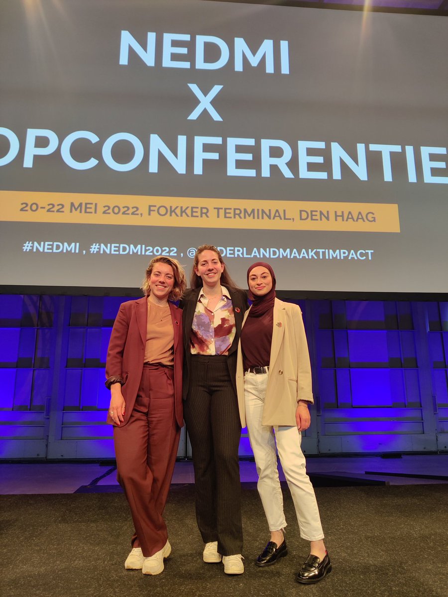 MimiUyl's tweet photo. Leuke presentatie mogen geven met de Sisters in Science op #NEDMI #NEDMI2022 over een toekomst zonder stereotypen over wetenschappers en scheikundigen. https://t.co/J2XpCP5mMP