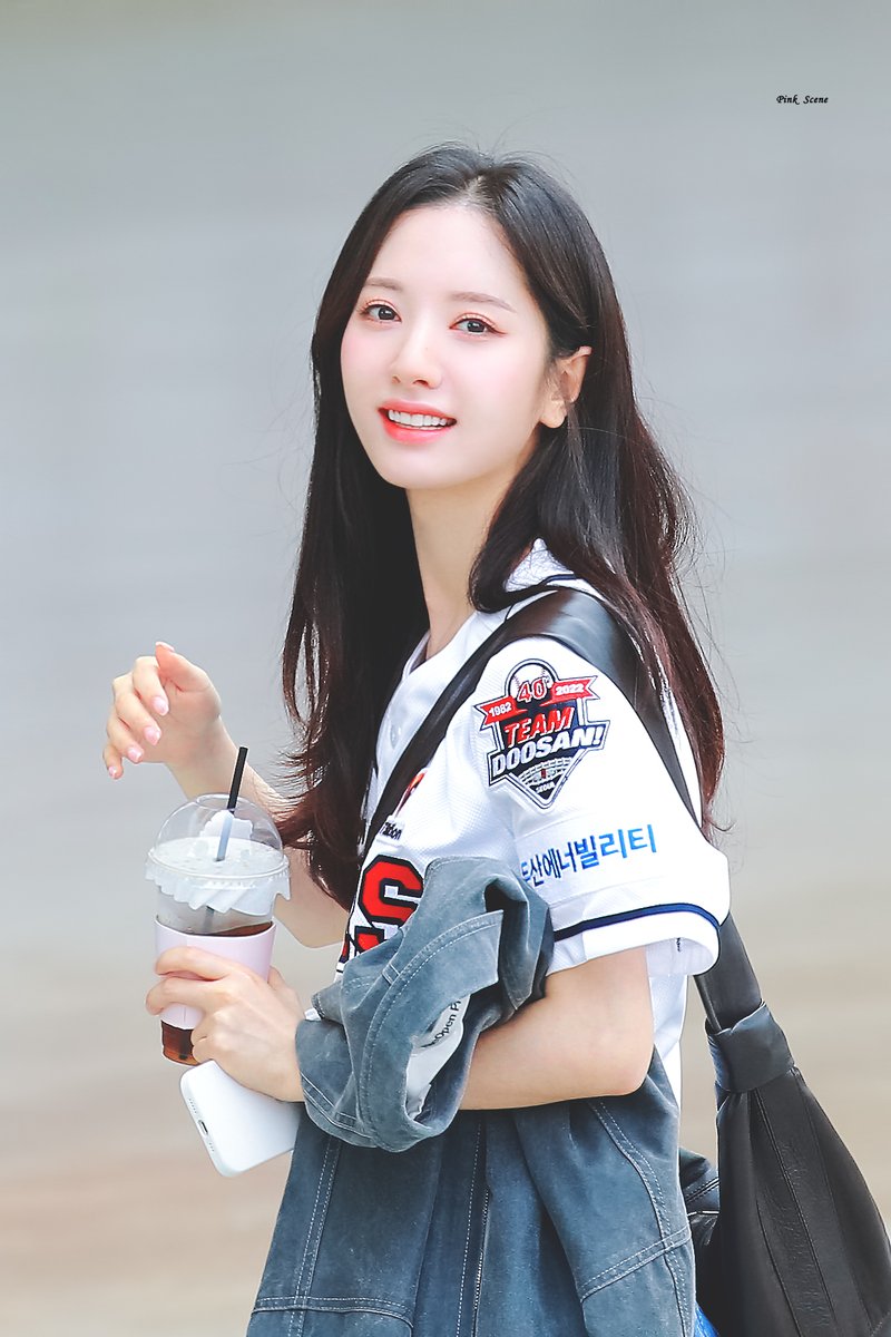 220521 두산 시구 🐰⚾️⚾️ 

#우주소녀 #보나 #김지연 
#WJSN #BONA