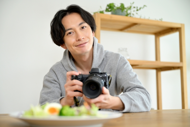 尾藤克之 コラムニスト 最強の文章術 出版 名言を覚える 文章に困った時 著名人や偉人の名言は役に立ちます 覚えておくと便利です 他人の感受性を軽蔑してはいけない 感受性はその人の才能なのだ シャルル ボードレール 仏 詩人 新刊情報