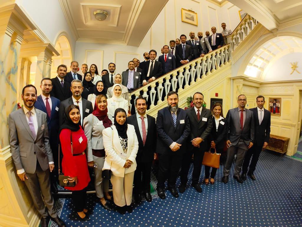 EmbassyOmanUk's tweet photo. إستقبل سعادة الشيخ السفير @azhinai بمقر السفارة المدراء المُشتركين بالبرنامج الوطني لتطوير القيادات التنفيذية و الذي أعِد مِن قبل الأكاديمية السلطانية للإدارة بالشراكة مع جامعة أوكسفورد، شملت الوحدة الأولى من البرنامج حضور أربعين مشاركًا من القطاعين الحكومي والخاص https://t.co/VvjbTZ7xPF