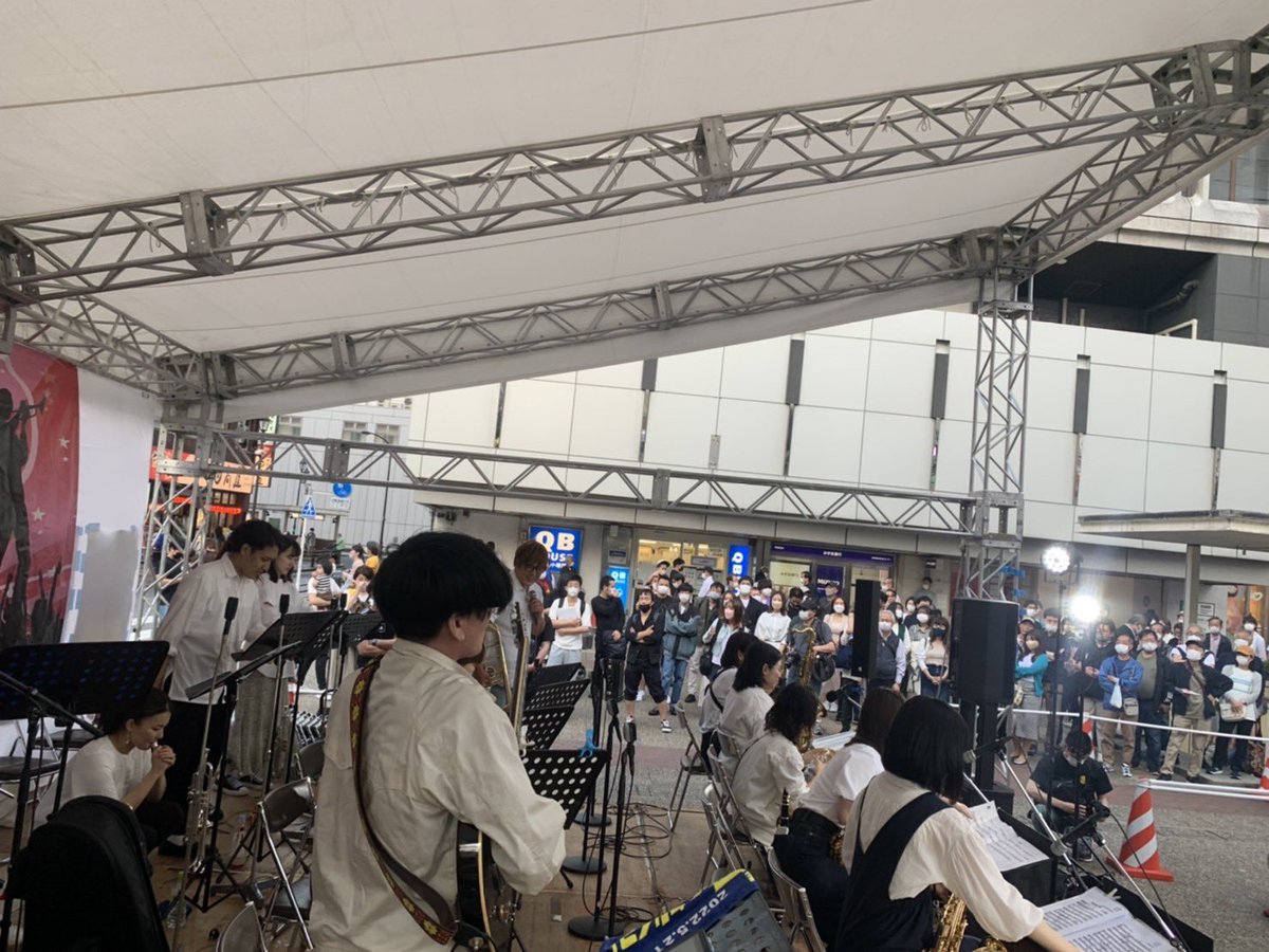 BFJO19_twi's tweet photo. 遅くなりましたが…
本日!池袋ジャズフェスティバル🦉!!
演奏させていただきました!!!
たくさんの方にお聴きいただきとても楽しかったです😭😭😭
BFJO初の野外演奏でした🌟!!!
演奏中の写真や感想はこちらのハッシュタグに!
ハッシュタグ↓
#bigforestjazzorchestra
#BFJO
🤟🤟🤟🤟🤟🤟 https://t.co/mzeRtIGFO8