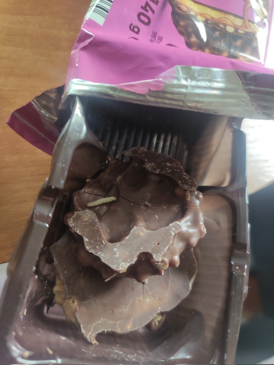 SzymonStaszak's tweet photo. Niedziela poranek. Kawa plus coś słodkiego. I nagle to ... Dziękuje #Biedronka. Już się najadłem.
Dajcie rt dla rozgłosu. Jeśli sytuacja nie rozwiąże się w sklepie, idę do odpowiednich służb. Nie chciał bym tego otworzyć w 2023.
#białko #robak #ciastko #jedzenie https://t.co/oAohHtwcPX