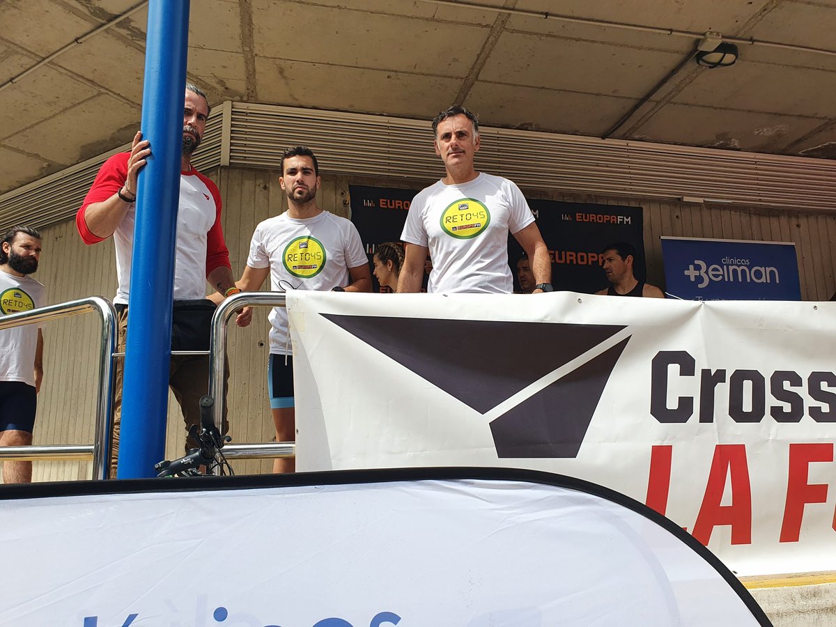 O_Deportiva's tweet photo. Está siendo una jornada extraordinaria en el @cartujacear con nuestros participantes del RETO 45 de @OndaCero_es y @europa_fm !! 
Equipazo!!!!! 🏃‍♂️🏊‍♂️🚴‍♀️ 
@OndaCero_es @EFM_Andalucia @GrupoBeiman @CrossfitLaForja @Saltium_Sevilla @IMDSevilla @pablodeolavide @Panceliac_es https://t.co/8eiNETC8Py
