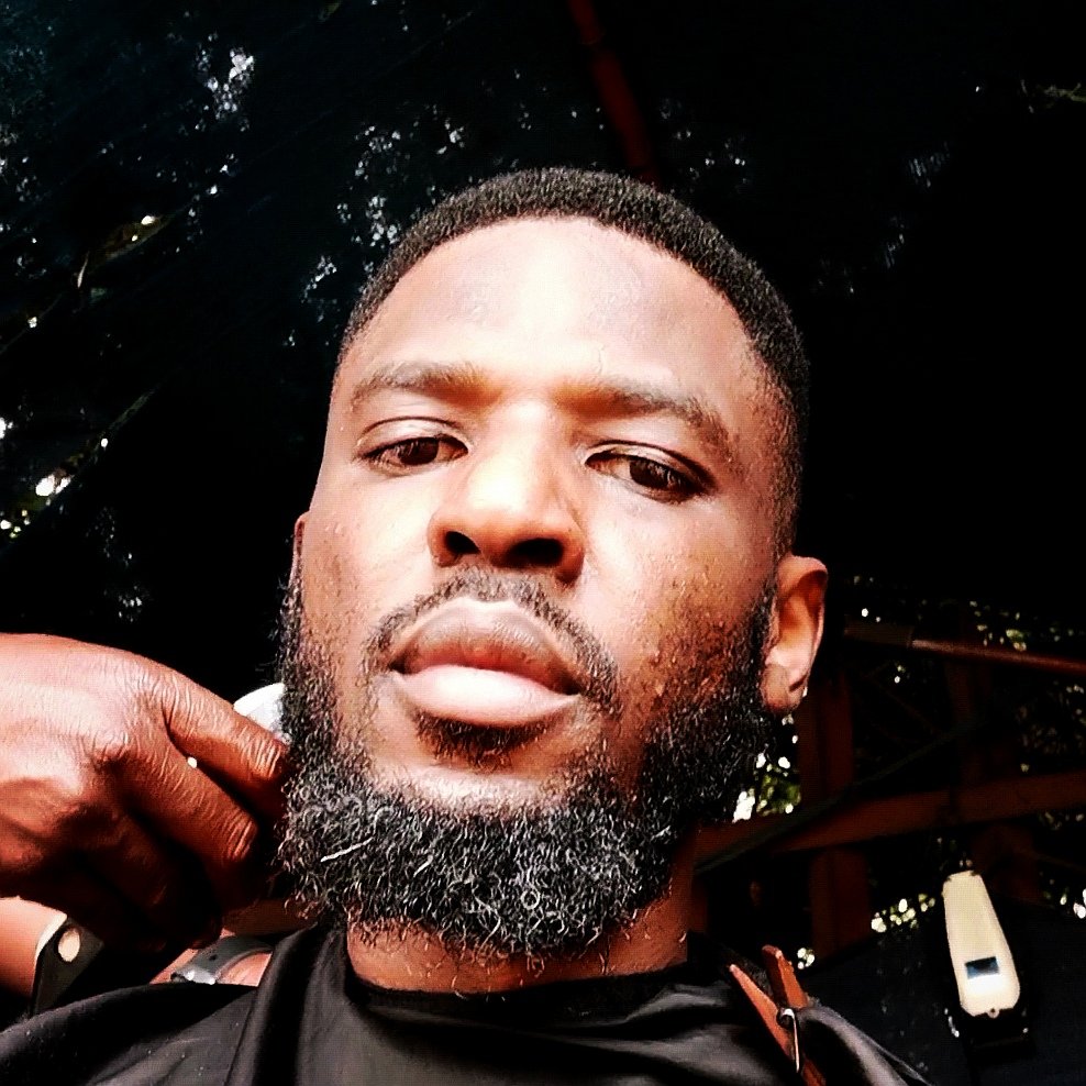 Player_1_Wins's tweet photo. Only thing i don't like about my barber is the amount of time he spends talking behind my back! But as a service provider , he is unmatched . Might as well be a concierge service .#StreetCornerHustle #Beastrand #Spirit ✌🏾 https://t.co/rHQKf5YS85