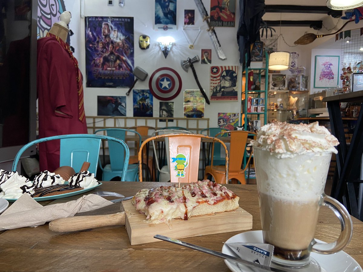 Simba31789's tweet photo. Si os pasais por Móstoles hay una cafetería con cosas frikis super chulas @FreaKafe SUPER RECOMENDABLE 🥰 https://t.co/GhU6VQpZnM