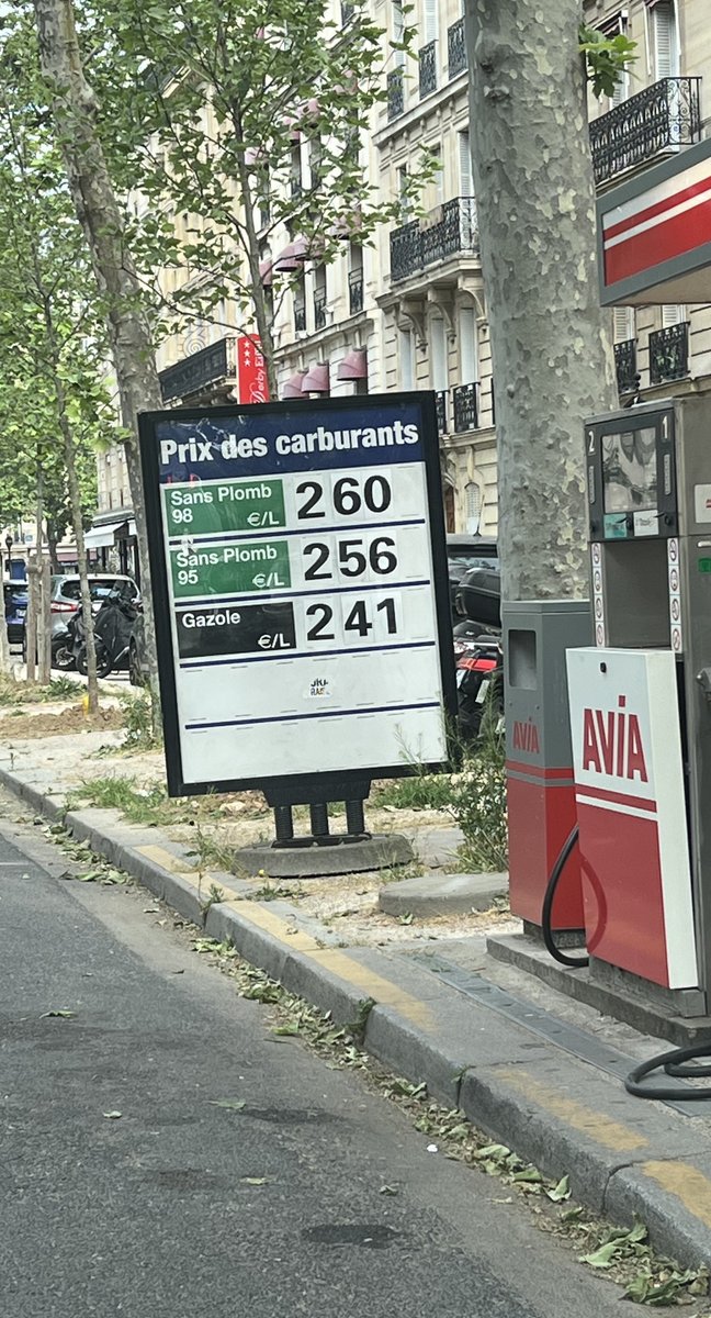 bfexcell's tweet photo. Ça devient très cher !! https://t.co/QSFN1NDWy4