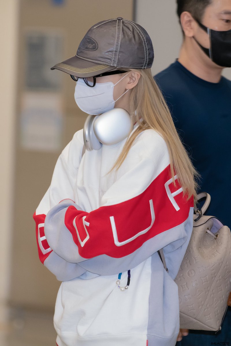 galactico131's tweet photo. 220521 트와이스 입국

#TWICE #트와이스 
#지효 #나연 #채영 #미나 
#TWICE_4TH_WORLD_TOUR_ENCORE https://t.co/PtR19T5E1l