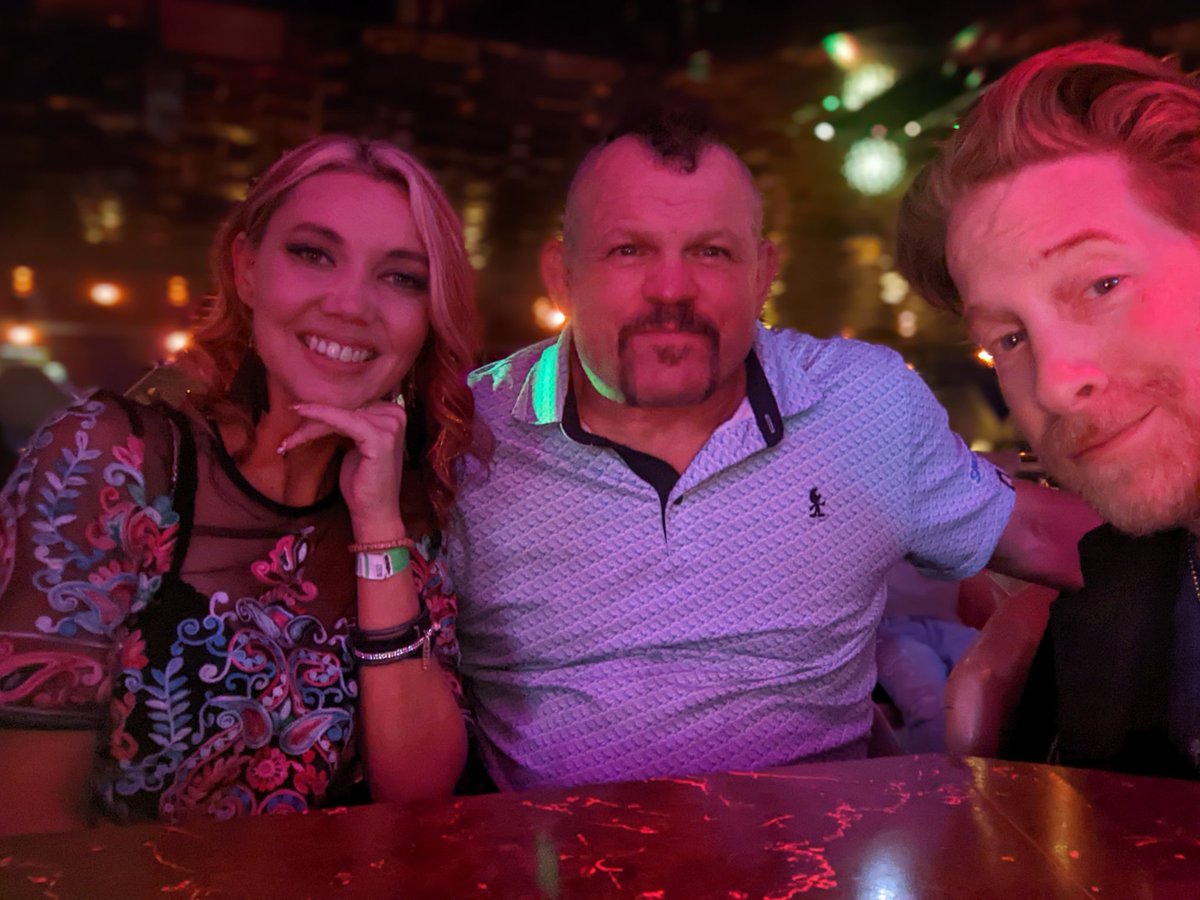 AltMom 👑🌹 1st Rose on the Moon 🌙 tweet media