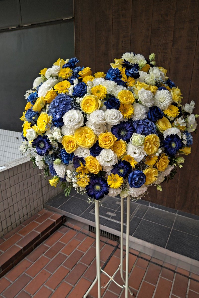 mmusee1's tweet photo. 櫻坂卒業コンサート祝ハートスタンド花をお届けしました | 港区麻布十番花屋 M.Museeオフィシャルブログ - https://t.co/Zx2GfElJ80 https://t.co/wby8SMGNSE
