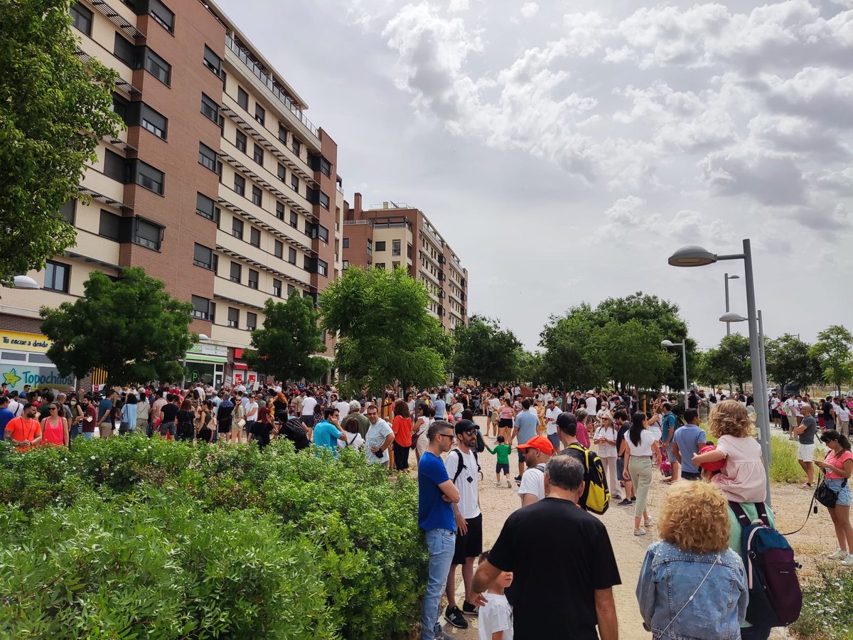 Hoy, todo un BARRIO de MADRID sale a la calle a reclamar lo que es justo.

¡VENTE!

PAGAMOS los mismos IMPUESTOS, NECESITAMOS las mismas DOTACIONES.

<a href="/IdiazAyuso/">Isabel Díaz Ayuso</a>
<a href="/eossoriocrespo/">Enrique Ossorio</a>
<a href="/davidperez/">𝔻𝕒𝕧𝕚𝕕 ℙ𝕖𝕣𝕖𝕫 𝔾𝕒𝕣𝕔𝕚𝕒</a>
<a href="/PPAsamblea/">PP Asamblea de Madrid</a>

🏥Centro de Salud
🏫CEIP
🏢Instituto
🚇METRO L2

#DOTACIONESPARAELCAÑAVERAL
