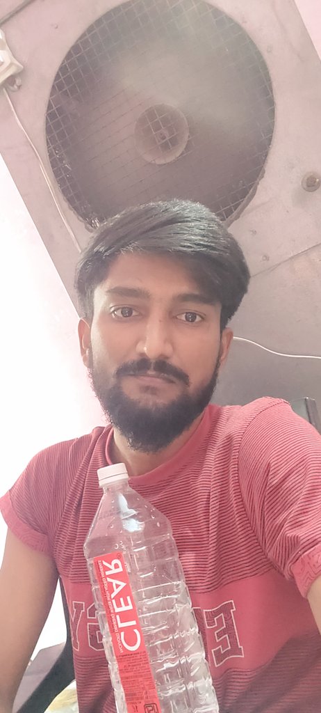 Shubhamvastya's tweet photo. वो गर्मी की कहानी याद है 
नई नहीं सब पुरानी याद है
��ैठे रहते हैं किसी कमरे में
गांव की दोपहरी प्राइमरी स्कूल, 
सरकारी नल का पानी याद है!!❤️
#गर्मी🥵
#Vastya https://t.co/5dl4vlbZh0