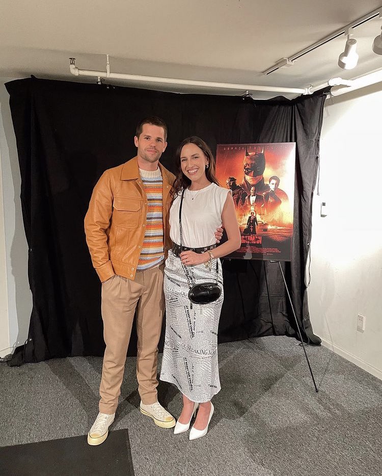CarverSourceBe's tweet photo. 📸 Max with Esther Lane Montes at #TheBatman Media Day at Warner Bros Studios

• May 12, 2022

© itsestherlane ig https://t.co/Mg6C9DhbEj