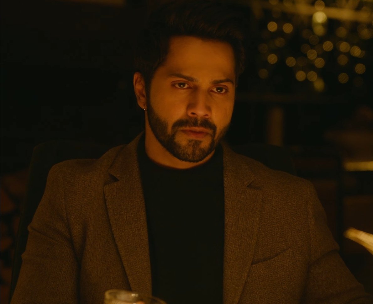 varuncafex's tweet photo. CANNOT WAIT TO SEE HIM IN THE THEATRES MAN HE WAS SOOO GOOD! 😭❤‍🔥 
#JugJuggJeeyoTrailer #JugJuggJeeyo #VarunDhawan https://t.co/gZxsmcME1Q