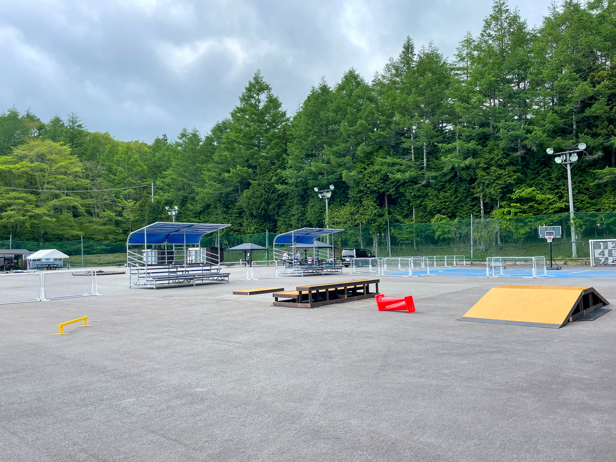 Maukaresortazmy 受付棟 山中湖第一号のスケボーパーク 今月よりマニュアル台とバンクが増えました q キャンプ利用者は無料でご利用いただけますのでぜひ遊びにお越しください アクティビティのみご利用の場合大人 500 こども 300 未就学児 Maukaresortazmy 受付棟 山中湖第一号のスケボーパーク 今月よりマニュアル台とバンクが増えました q キャンプ利用者は無料でご利用いただけますのでぜひ遊びにお越しください アクティビティのみご利用の場合大人 500 こども 300 未就学児