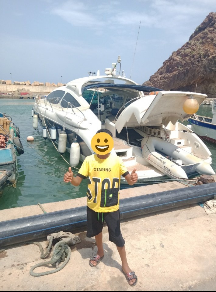 JonSamoil's tweet photo. عندي هاد اليخت راني نبيع فيه قالولي السوق راه طالع 
زعما شحال يجيبلي في ميزكم 
لي يساوم مليح نوصلو حتى باب الدار https://t.co/EUP8syjNx9